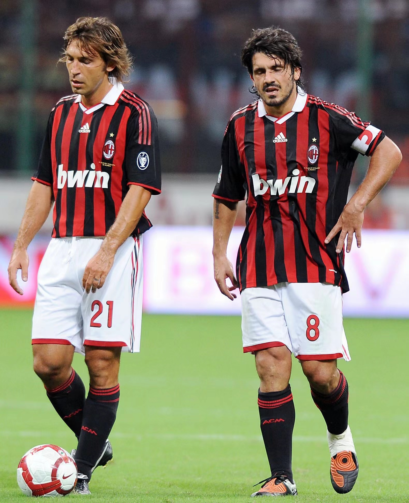 他明明能投，却选择了传（明明能出手，他偏要分球）