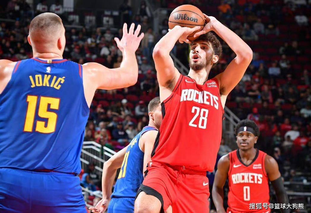 TA：皇马球星团队深度介入更衣室，阿隆索管理面临额外挑战（TA：皇马巨星随行团队深度干预更衣室，阿隆索执教面临新增难题）