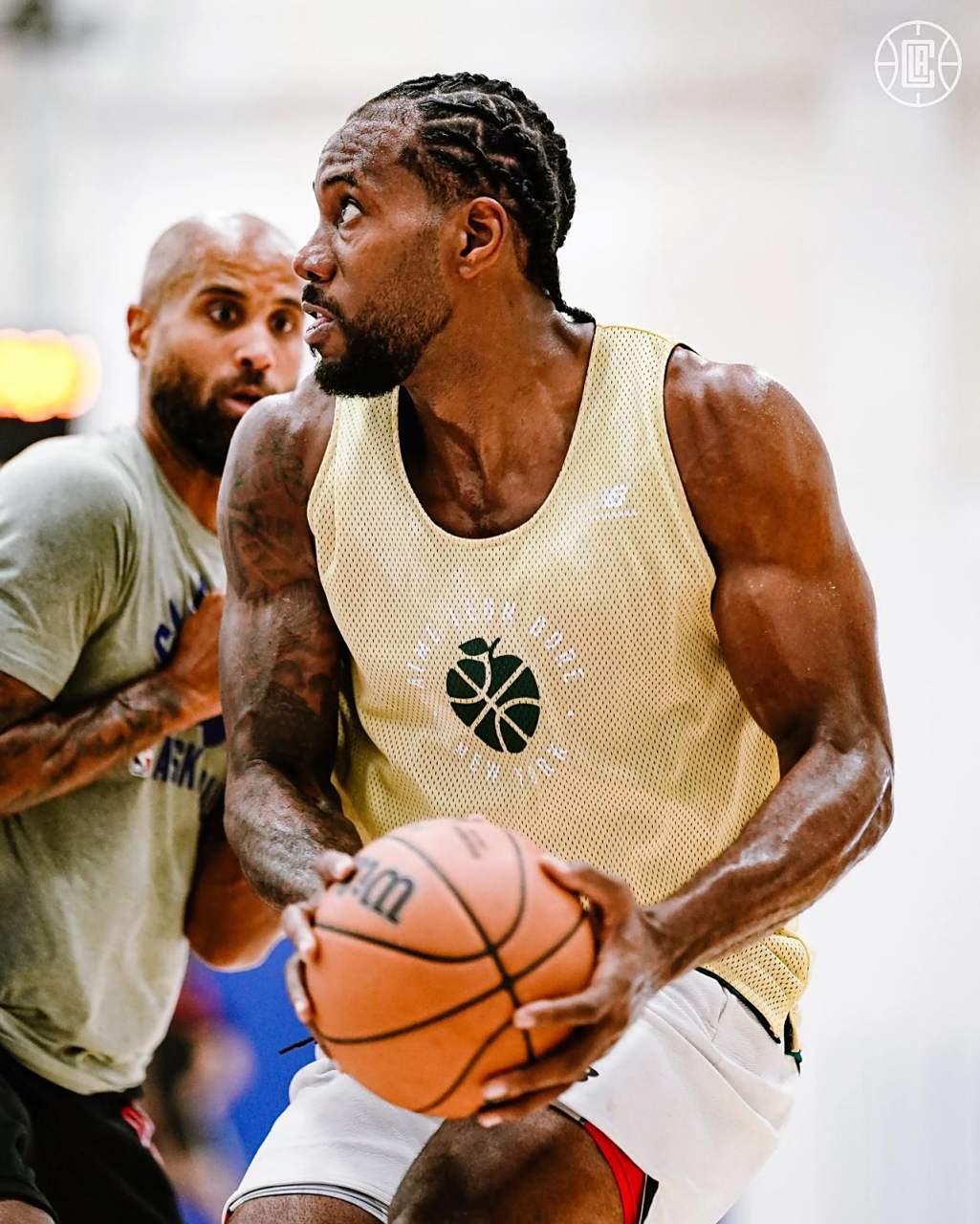 豪门悲喜夜：巴萨5-3六连胜4分领跑 利物浦3-3惨遭绝平 国米4-0登顶（豪门之夜冰火两重天：巴萨5-3豪取六连胜领跑4分，利物浦3-3遭绝平，国米4-0登顶榜首）