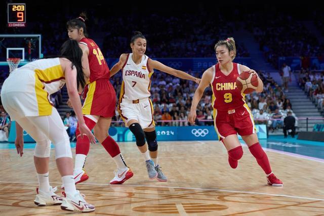 常州举办足球音乐晚会，黄紫昌夫妇甜蜜献唱《小酒窝》（常州足球音乐之夜：黄紫昌夫妇深情合唱《小酒窝）