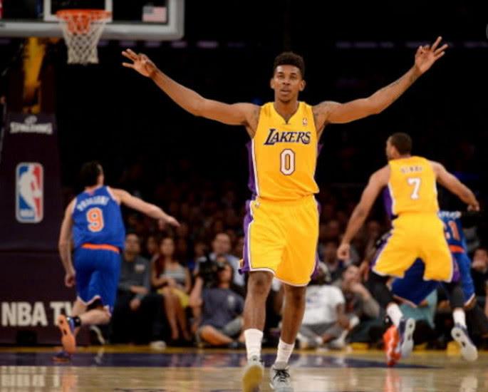 早报：拜仁的四线一十六胜，在我的肩膀上扛着！（早报：拜仁四线斩获16胜，我一肩扛起！）