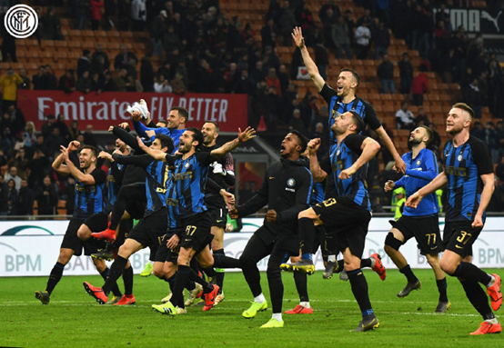 图片报：多特后防线出现危机，将面临安东和安塞尔米诺缺阵（图片报：多特后防告急，安东与安塞尔米诺双双缺阵）